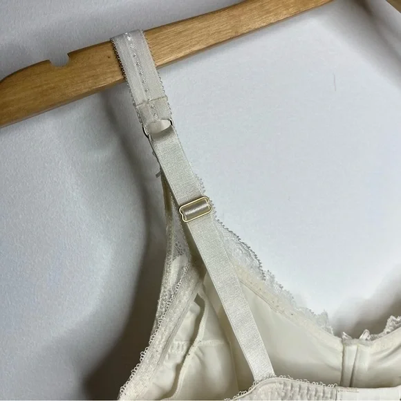 Amoena Aurelie Size 34D Wired Mastectomy Bra Lace & Gold Tone Detailing - Picture 8 of 15